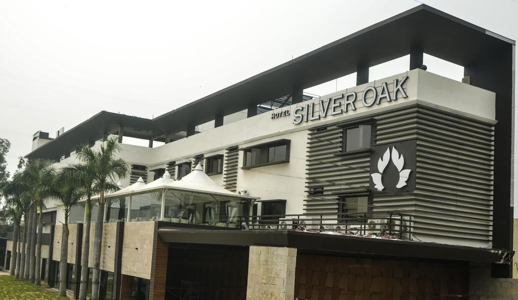 Hotel Silver Oak Bilāspur Esterno foto